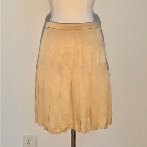 Ellen Tracy Dresses & Skirts - Ellen Tracy petites SILK Knit Pleated Skirt Gold